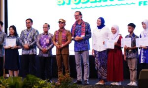 Momen kebersamaan Wali Kota, mitra pendidikan, dan peserta dalam rangkaian Grand Final BSEF 2025.. (Kalimantanlive.com/ilham)