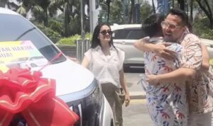 Raffi Ahmad Hadiahi Irfan Hakim Mobil Mewah