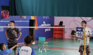 Suasana berlatih badminton di Bomington Badminton School, kota Tianjin, China. (Antaranews)