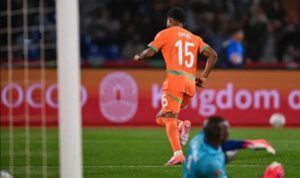 Pemain Timnas Pantai Gading Amad Diallo merayakan keberhasilannya mencetak gol pada pertandingan menghadapi Timnas Mozambik di Stadion de Marrakech, Ouahat Sidi Brahim, Maroko, Rabu (24/12/2025) waktu setempat