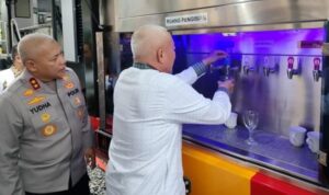 Kapolda Kalsel Irjen Pol Rosyanto Yudha Hermawan SIK SH MH saat mencek dapur lapangan, Jumat 5 November 2025