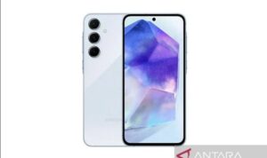 Ilustrasi - Ponsel Samsung Galaxy A55 yang dijual saat ini.