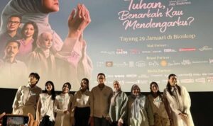 Sejumlah pemain film “Tuhan, Benarkah Kau Mendengarku?” dalam konferensi pers di Jakarta, Selasa (20/1/2026).