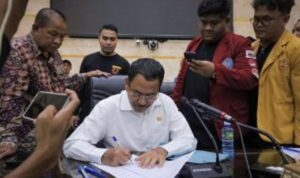 Pimpinan DPRD Kalsel menerima audiensi BEM se-Kalsel terkait penolakan wacana Pilkada melalui DPRD. (Humas DPRD Kalsel)