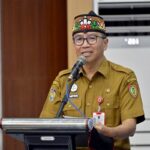 Plt. Sekda Leonard S. Ampung saat menyampaikan Sambutan Sekaligus Membuka Acara. (Foto MMC Kalteng)