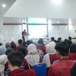 Ratusan mahasiswa KKN Universitas Muhammadiyah Banjarmasin mengikuti acara pelepasan sebelum diterjunkan ke 17 desa di Balangan, Selasa (20/1/2026) di Gedung Mayang Maurai. (Kalimantanlive.com/Kamil)