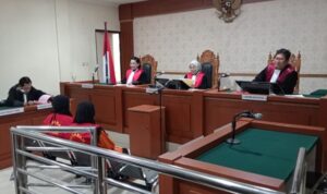 Suasana sidang pembacaan tuntutan dua terdakwa kasus curas di Pengadilan Negeri Banjarmasin, Selasa (20/1/2026).(Foto : Kalimantanlive.com/Frans)