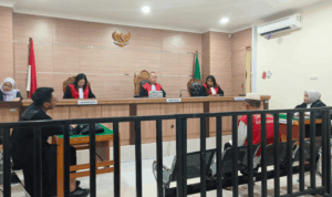 Terdakwa kasus pembunuhan, Syamson saat menjalani sidang pembacaan putusan di PN Banjarmasin, Kamis (22/1/2026).(Foto : Kalimantanlive.com/Frans)