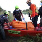 Tim Identifikasi Satreskrim Polres Banjarbaru saat melakukan evakuasi di lokasi penemuan mayat. (Foto Dok Istimewa)