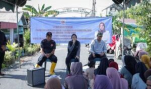 Wakil Ketua DPRD Kalsel Desy Oktavia Sari melaksanakan reses di Kabupaten Hulu Sungai Selatan, Sabtu (1712026). (Humas DPRD Kalsel)