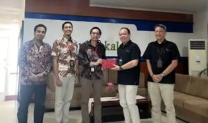 Direktur Operasional Bank Kalsel, Abdurahim Fiqry saat diskusi bersama jajaran Telkom Witel Kalselteng