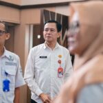 Kepala Disdukcapil, Gugus Sugiarto turut hadir didampingi perwakilan Kepala Bapperida, Plt Inspektur, serta Kepala Bagian Organisasi Setdako Banjarbaru. (MC Bjb)