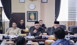 Komisi IV DPRD Kalsel menggelar RDP dengan LBH Borneo Nusantara untuk 8 calon pimpinan BAZNAS Kalsel 2026–2031, Rabu (1822026). (Humas DPRD Kalsel)