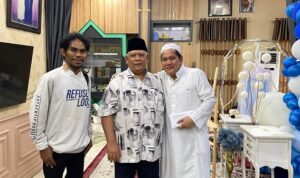 Niaga asia menyerahkan bantuan CSR kepada Majelis Taklim Nurul Amin Samarinda. Senin, 26 Januari 2026. (Kalimantanlive.com/Fandy)