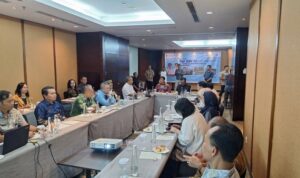 Wagub Kalteng Edy Pratowo saat memimpin pertemuan bersama stakeholder bidang kehutanan Provinsi Kalteng di Jakarta, Kamis (522025). (Biro Adpim)