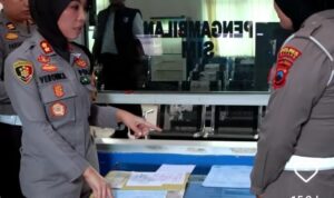Kapolres Batang AKBP Veronica meninjau langsung pelayanan SIM di Satlantas Polres Batang sekaligus menegaskan komitmen pelayanan transparan dan bebas calo.