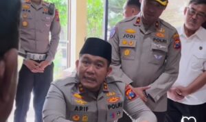 Kapolres Lamongan AKBP Arif Fazlurrahman menyampaikan kisah pengalamannya saat pernah dicueki ketika melapor kehilangan sepeda di akun instagram miliknya. (Kalimantanlive.com/Ilham)