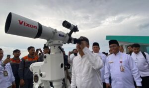 Kanwil Kemenag Kalimantan Selatan melakukan pemantauan hilal 1 Ramadan 1447 H dari rooftop lantai atas Rumah Sakit Amanah Banjarmasin, Selasa (17/2/2026) petang. (Kalimantanlive.com/Ilham)