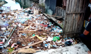 tumpukan sampah di sungai Kotabaru