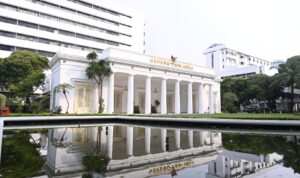 Kementerian Luar Negeri RI melalui Direktorat Pelindungan WNI menyampaikan imbauan kewaspadaan dan membuka layanan hotline darurat bagi WNI di kawasan Timur Tengah. (Kemlu RI)