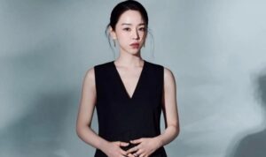 Aktris Korea Selatan Shin Hye-sun membintangi serial Netflix “The Art of Sarah”.