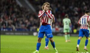 Penyerang Atlético Madrid, Antoine Griezmann, merayakan gol ke gawang Levante UD pada laga Liga Spanyol di Stadion Metropolitano, Sabtu (8/11/2025) waktu setempat. (laliga.com)