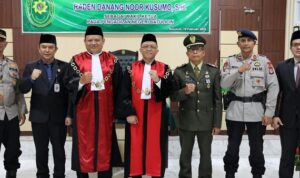 Asisten I Bidang Pemerintahan dan Kesra Pemkab Tanah Bumbu M Putu Wisnu Wardana menghadiri pelatikan Wakil Ketua PN Batulicin. (MC Tanbu)