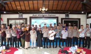 Buka puasa bersama Polres Tanah Laut dengan insan pers di Joglo Wicaksana Laghawa Mapolres Tanah Laut, Jumat (133). (Foto Humas Polres Tala)