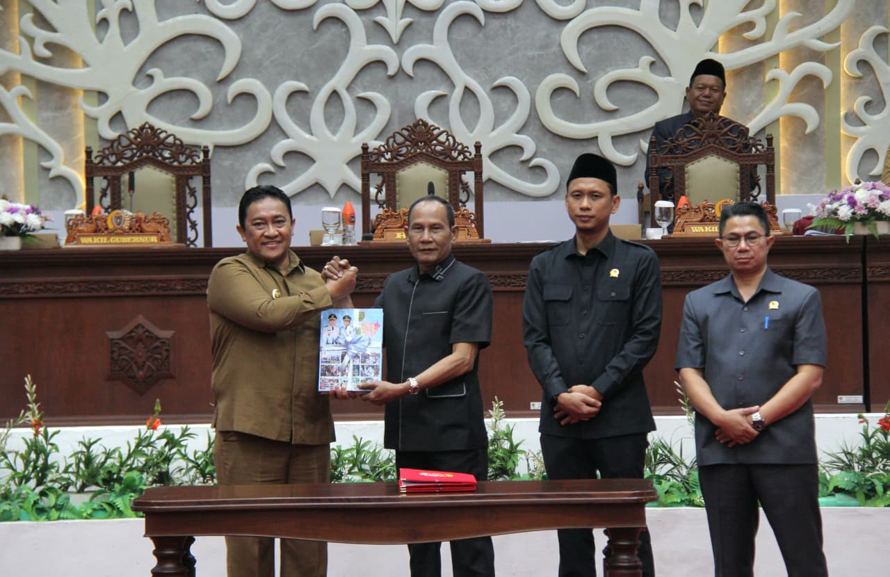 Wagub Edy Pratowo, saat hadir dalam rapat paripurna ke-3 Masa Persidangan II Tahun Sidang 2026 DPRD Kalteng dengan agenda penyampaian pidato pengantar Laporan Keterangan Pertanggungjawaban (LKPj) Gubernur Tahun Anggaran 2025.