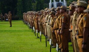 Pemkab Tanah Laut menggelar apel gabungan ASN pada hari terakhir kerja menjelang cuti bersama Idulfitri 1447 H. (Foto HODiskominfostasan Tala)