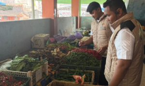 Satgas Pangan Polda Kalsel saat melakukan sidak di Pasar Kuripan Banjarmasin, Senin (16/3/2026).(Foto : Humas Polda Kalsel)