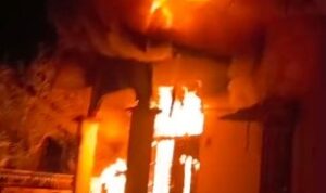 Kebakaran di Gang 6 Kompleks DPR Banjarmasin, Senin (30/3/2026).(Foto : Istimewa Disdamkarmat Banjarmasin)