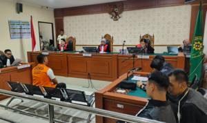 Terdakwa M Seili saat menjalani sidang perdana kasus pembunuhan di PN Banjarmasin, Selasa (31/3/2026).(Foto : Kalimantanlive.com)