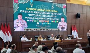 Sekda Kalsel Muhammad Syarifuddin mewakili Gubernur H. Muhidin pada Rakor Operasi Ketupat Intan 2026 di Polda Kalsel, Banjarbaru, Selasa (1032026). (MC Kalsel)
