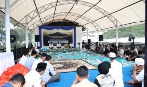 Suasana buka puasa bersama yang digelar Komunitas Rumah Pena di kantor Rumah Pena, Tanah Bumbu, Rabu (1132026). (Kalimantanlive.comDesy)