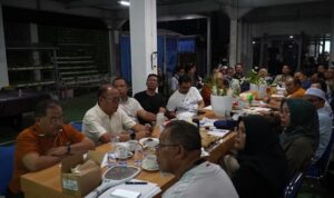 Wali Kota Banjarmasin H. M. Yamin HR memimpin rapat pembentukan panitia Hari Jadi ke-500 Kota Banjarmasin. (Foto Diskominfo Banjarmasin)