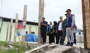 Wali Kota Banjarmasin Muhammad Yamin HR dan jajaran bersama Dandim 1007Banjarmasin Slamet Riyadi meninjau progres pembangunan Kopdes Merah Putih. (Foto Diskominfo Banjarmasin)