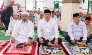 Warga binaan Lapas Kelas IIA Banjarmasin melaksanakan Salat Idulfitri 1447 H sebelum menerima remisi, Sabtu (21/3/2026).